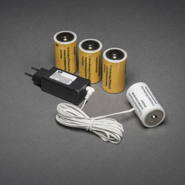 Netzadapter für Batterieartikel mit 4 x D 1.5V Batterien, 6V, weißes Kabel