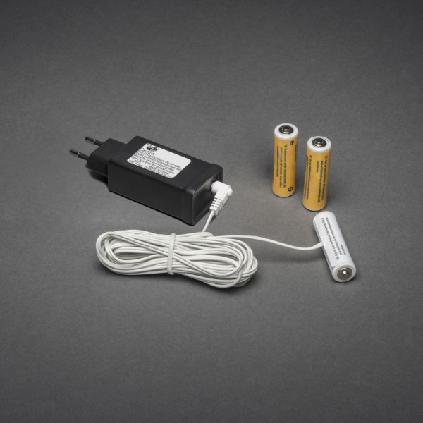 Netzadapter für Batterieartikel mit 3 x AA 1.5V Batterien, 4.5V, weißes Kabel
