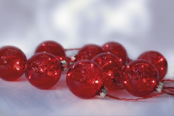 "Vesta 9" Kugeln aus Glas, 9-teilig rot mit gefrosteten Eiskristallen, Kabel rot, ca. 6 cm Ø,