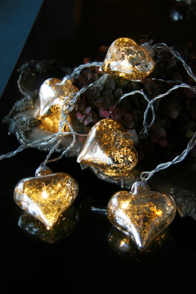 "Argent Heart" Glasherz-Kette mit 8 LED-Lichtern 8 Glasherzen, transparent mit silbernem Dekor ca. 7 cm Ø, 210cm